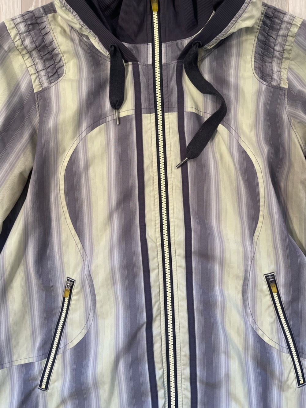 Lululemon Run Reflection Track & Field Jacket  Green Gray Stripes size 10 - Picture 7 of 15